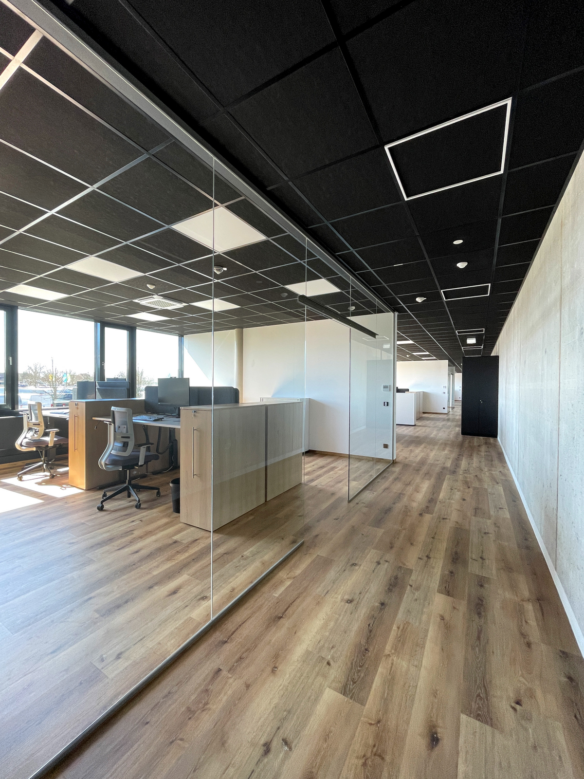 GRANZOW – Büroflächen mit Lichtlinien